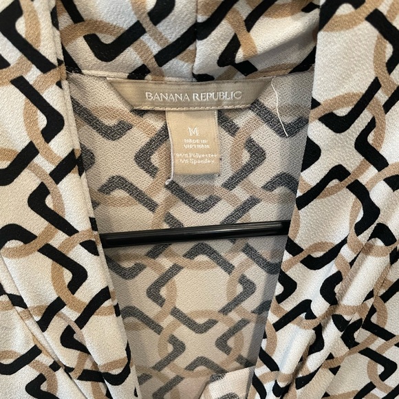 EUC Banana Republic Medium tank top with knot v neck. Cream with black and gold - Picture 3 of 3